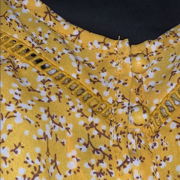 Cute yellow top! - Picture 2 of 3